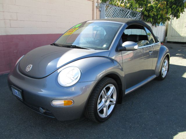 2004 Volkswagen New Beetle 3/4 Ton