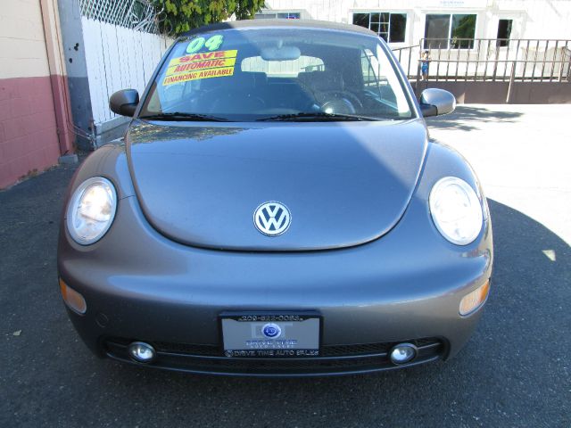 2004 Volkswagen New Beetle 3/4 Ton