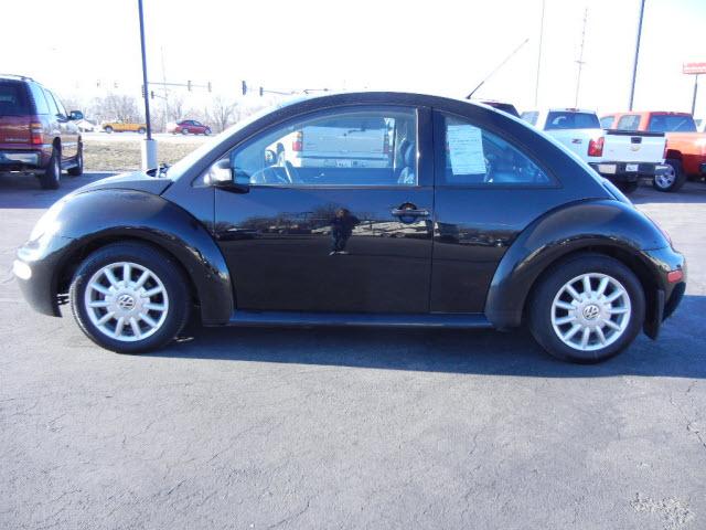 2004 Volkswagen New Beetle FWD 4dr Sport