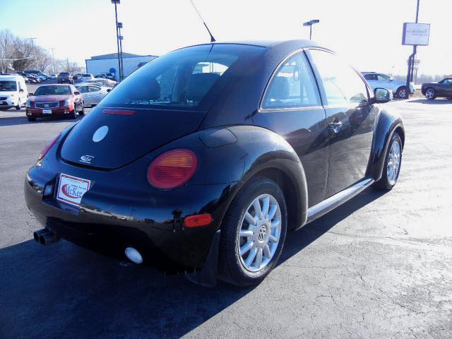 2004 Volkswagen New Beetle FWD 4dr Sport