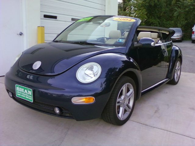 2004 Volkswagen New Beetle 3/4 Ton