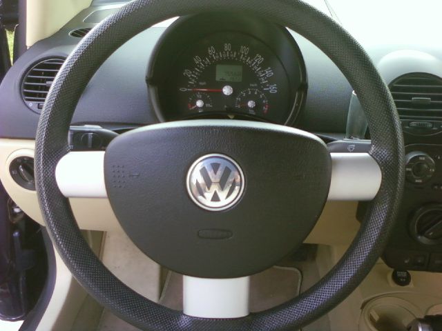 2004 Volkswagen New Beetle 3/4 Ton