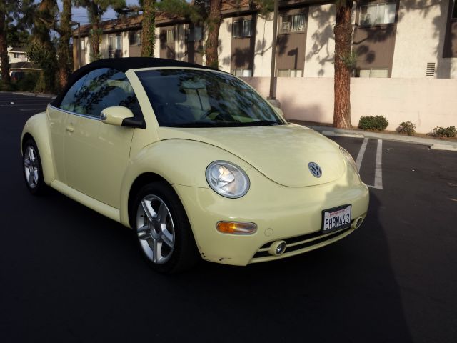 2004 Volkswagen New Beetle 3/4 Ton