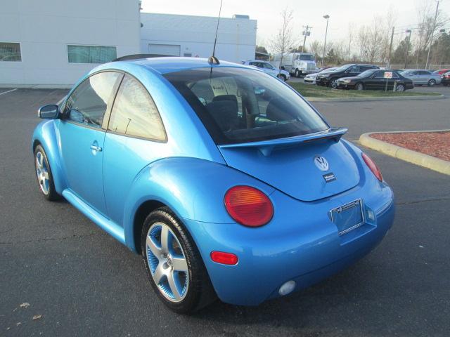 2004 Volkswagen New Beetle FWD 4dr Sport