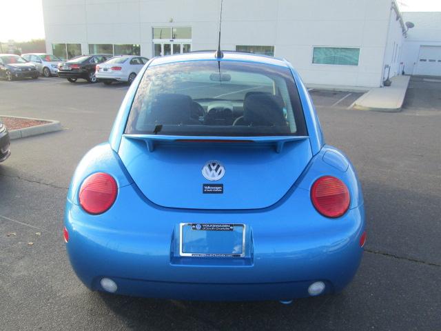 2004 Volkswagen New Beetle FWD 4dr Sport