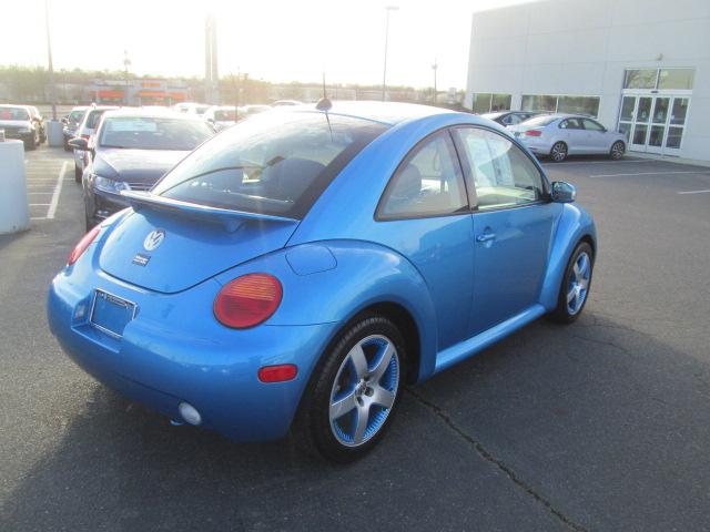 2004 Volkswagen New Beetle FWD 4dr Sport