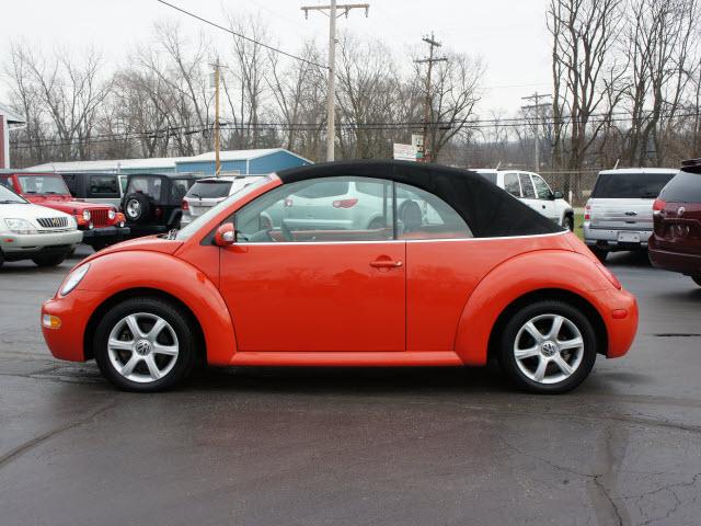 2004 Volkswagen New Beetle FWD 4dr Sport