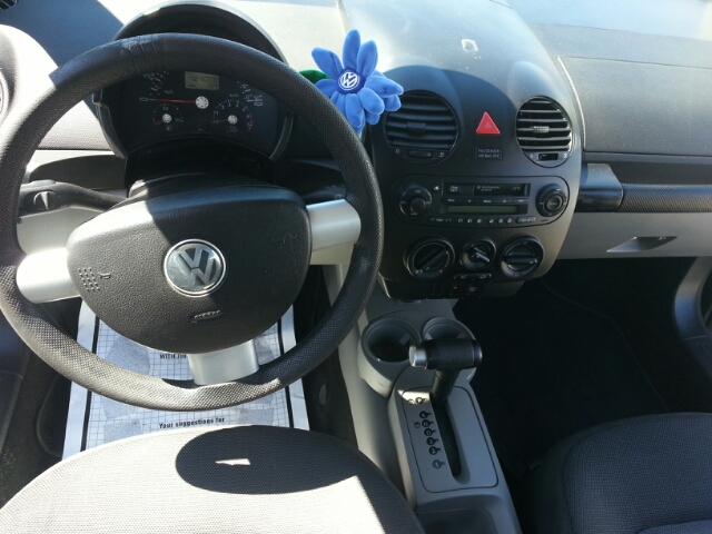 2004 Volkswagen New Beetle S Sedan