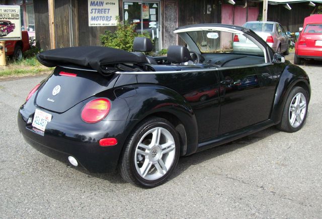 2004 Volkswagen New Beetle 3/4 Ton