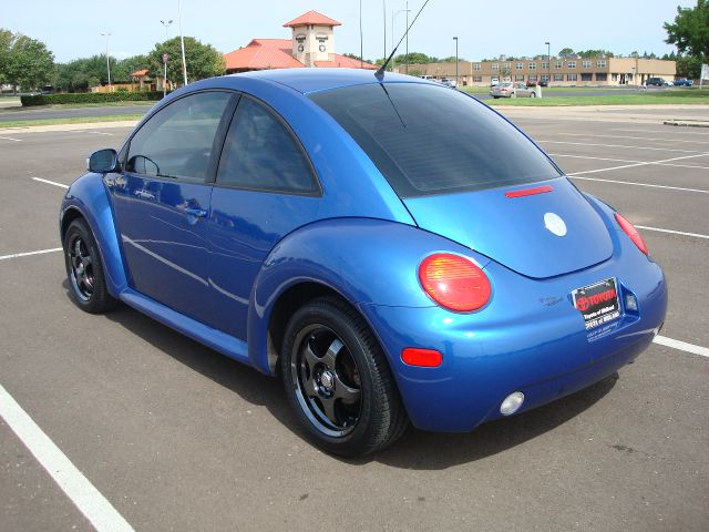 2004 Volkswagen New Beetle 2500 HD Laramie CREW CAB S/B