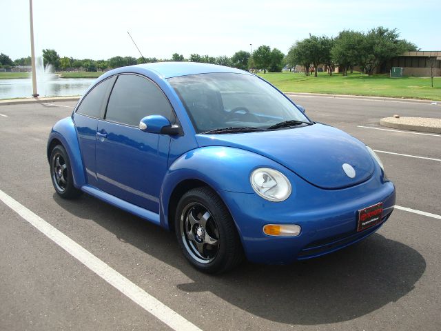 2004 Volkswagen New Beetle 2500 HD Laramie CREW CAB S/B