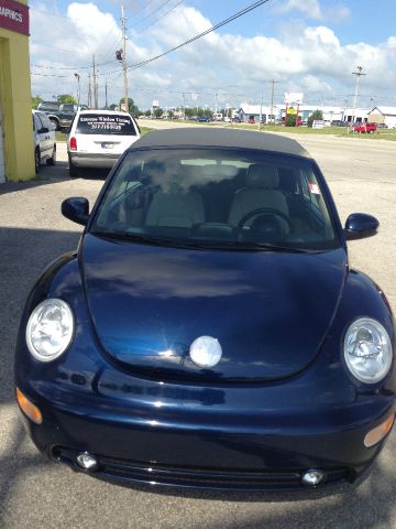 2004 Volkswagen New Beetle 3/4 Ton