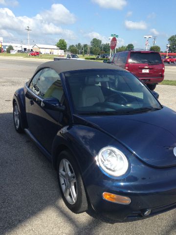 2004 Volkswagen New Beetle 3/4 Ton