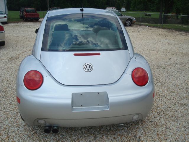 2004 Volkswagen New Beetle 143.5 LTZ