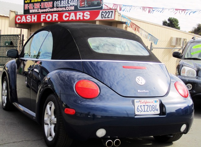 2004 Volkswagen New Beetle 3/4 Ton