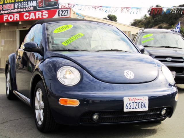 2004 Volkswagen New Beetle 3/4 Ton