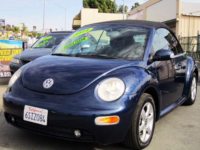 2004 Volkswagen New Beetle 3/4 Ton