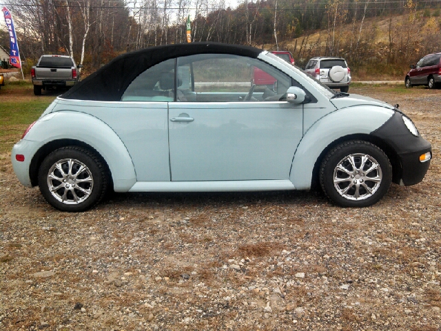 2005 Volkswagen New Beetle 3/4 Ton