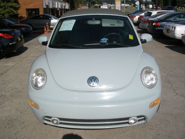 2005 Volkswagen New Beetle 3/4 Ton