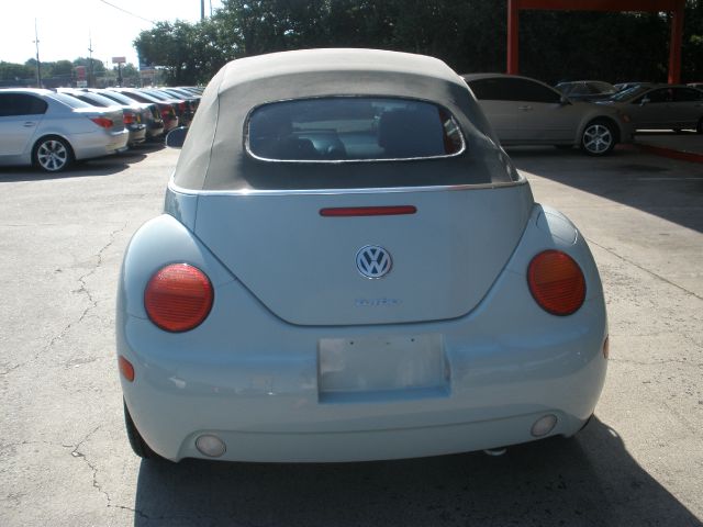 2005 Volkswagen New Beetle 3/4 Ton