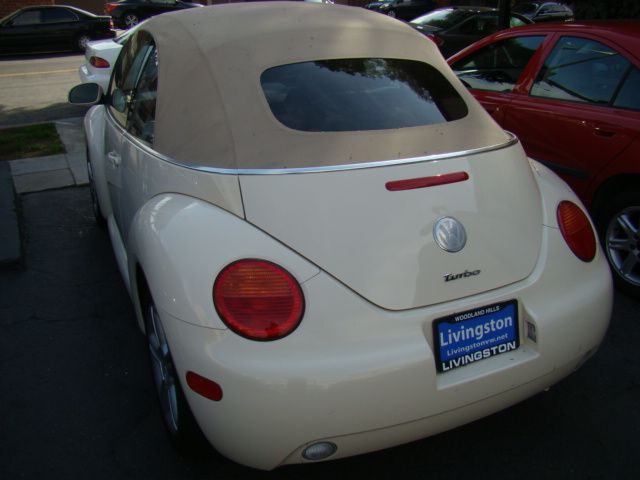 2005 Volkswagen New Beetle 3/4 Ton