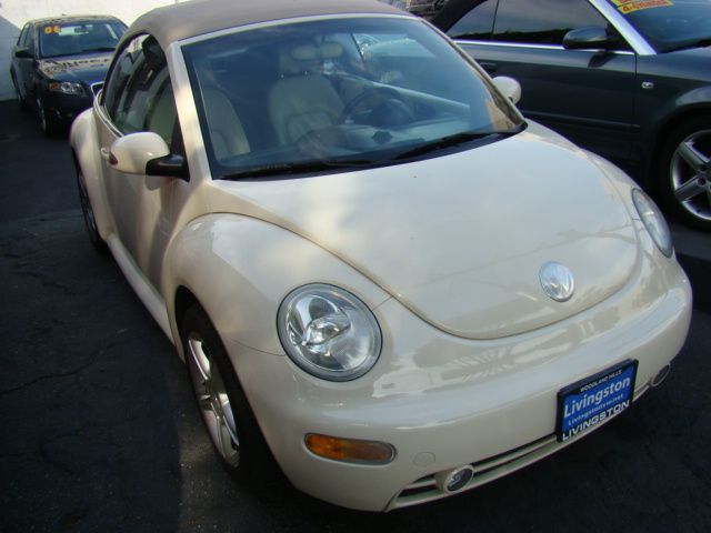 2005 Volkswagen New Beetle 3/4 Ton