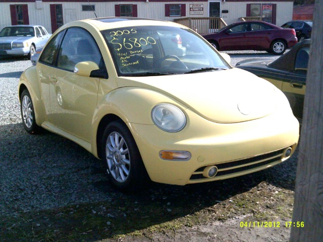 2005 Volkswagen New Beetle 143.5 LTZ