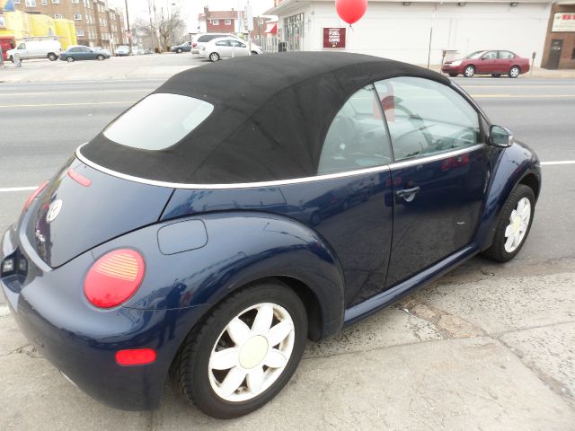 2005 Volkswagen New Beetle 3/4 Ton