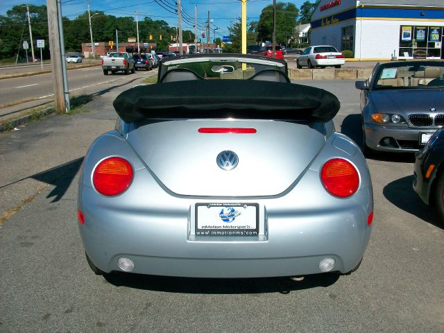 2005 Volkswagen New Beetle FWD 4dr Sport