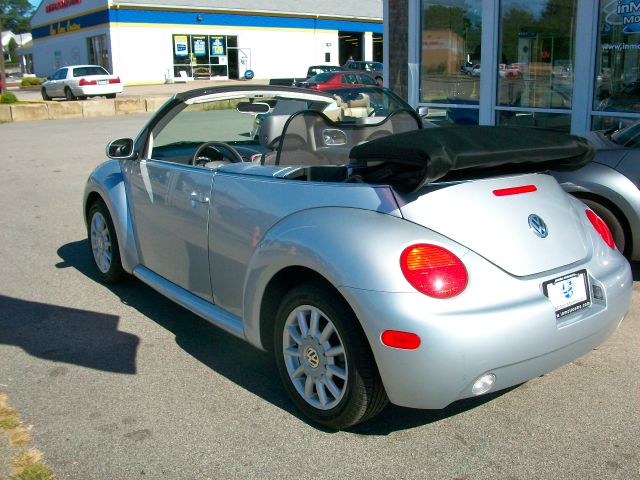 2005 Volkswagen New Beetle FWD 4dr Sport