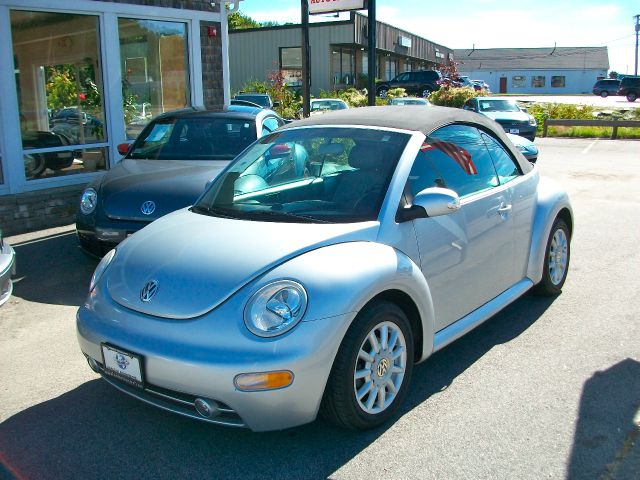 2005 Volkswagen New Beetle FWD 4dr Sport