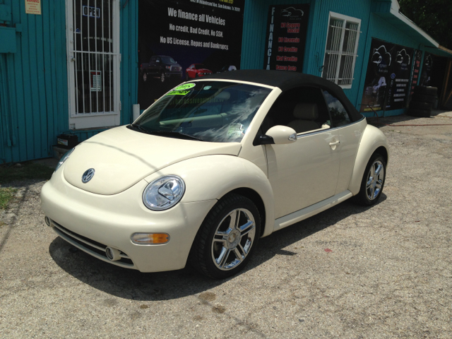 2005 Volkswagen New Beetle 3/4 Ton