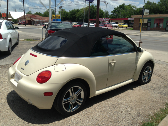 2005 Volkswagen New Beetle 3/4 Ton