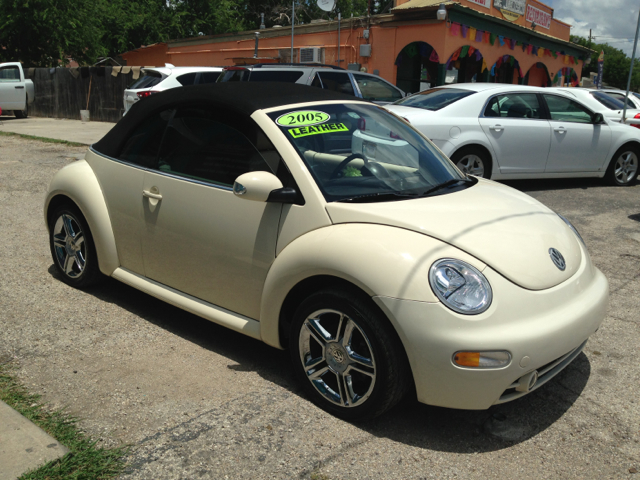 2005 Volkswagen New Beetle 3/4 Ton