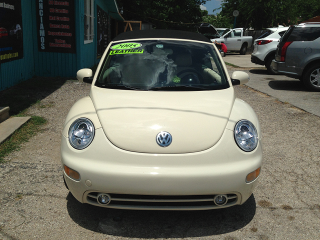 2005 Volkswagen New Beetle 3/4 Ton