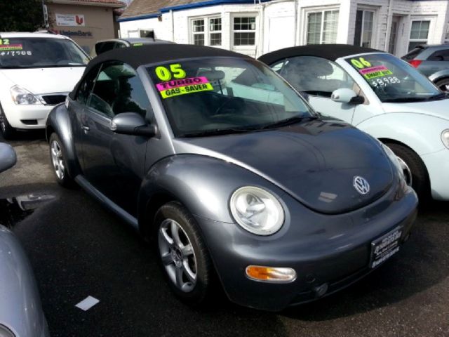 2005 Volkswagen New Beetle 3/4 Ton