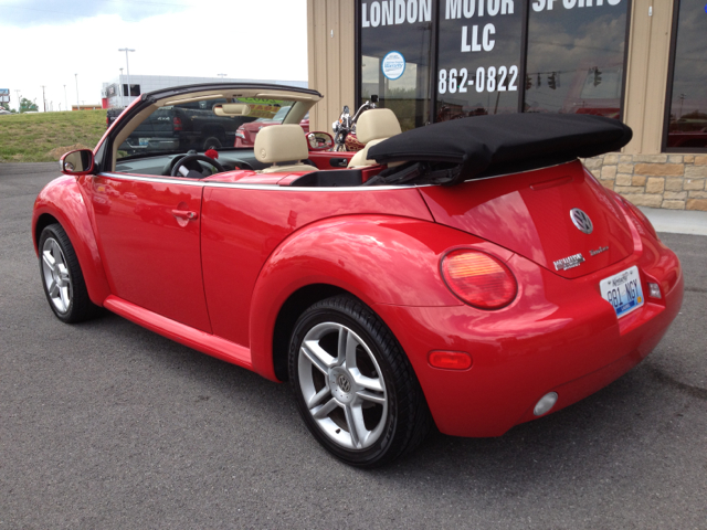 2005 Volkswagen New Beetle 3/4 Ton