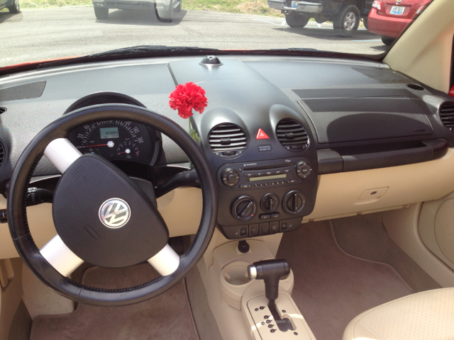 2005 Volkswagen New Beetle 3/4 Ton