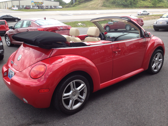 2005 Volkswagen New Beetle 3/4 Ton