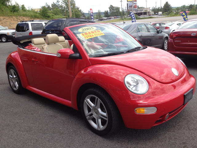 2005 Volkswagen New Beetle 3/4 Ton