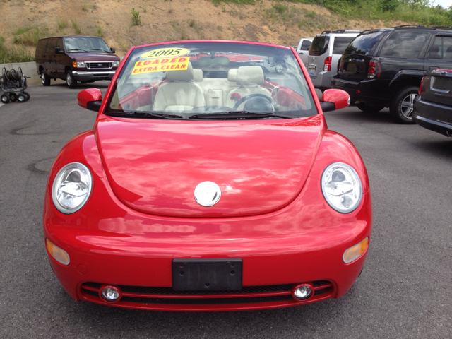 2005 Volkswagen New Beetle 3/4 Ton