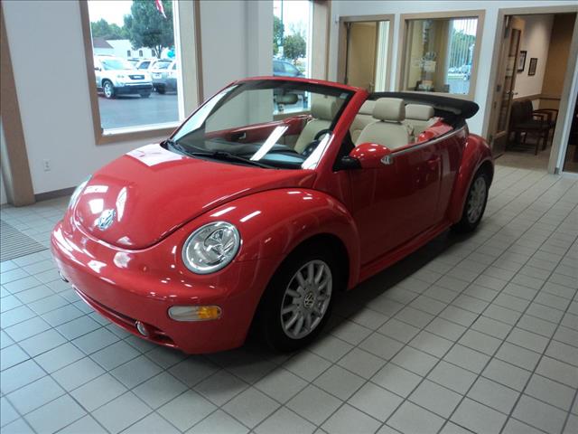 2005 Volkswagen New Beetle FWD 4dr Sport