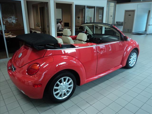 2005 Volkswagen New Beetle FWD 4dr Sport