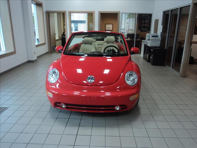 2005 Volkswagen New Beetle FWD 4dr Sport