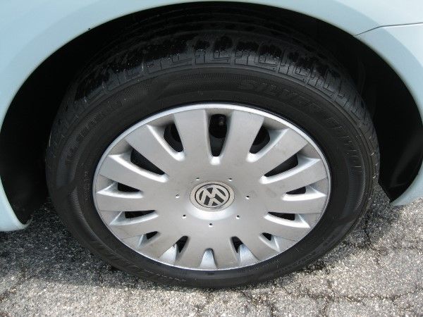 2005 Volkswagen New Beetle ZX4 SE Sedan