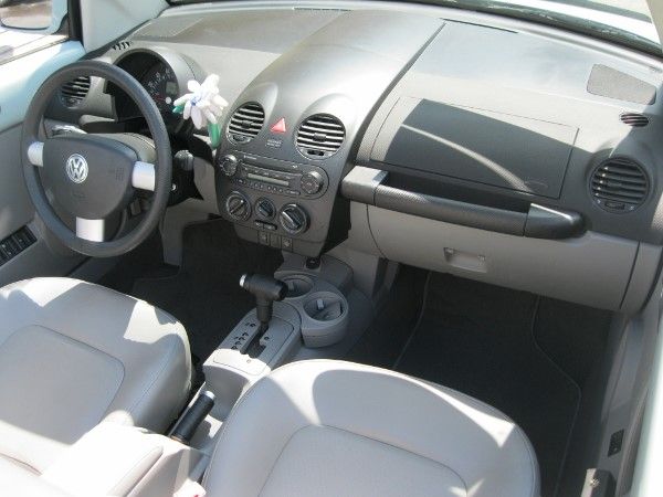 2005 Volkswagen New Beetle ZX4 SE Sedan