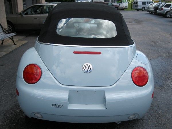 2005 Volkswagen New Beetle ZX4 SE Sedan