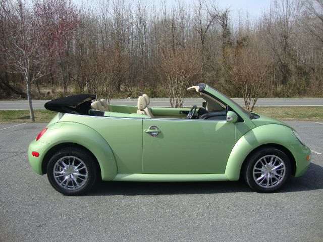 2005 Volkswagen New Beetle ZX4 SE Sedan