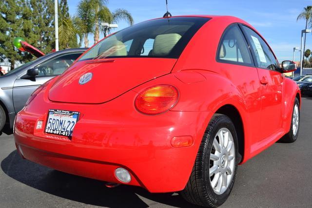 2005 Volkswagen New Beetle FWD 4dr Sport