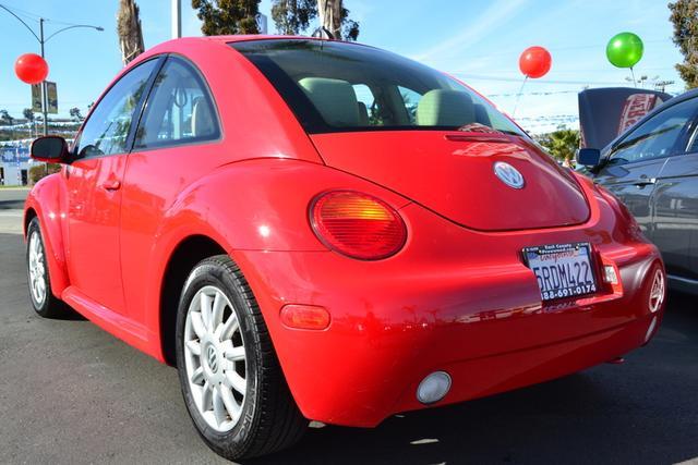 2005 Volkswagen New Beetle FWD 4dr Sport